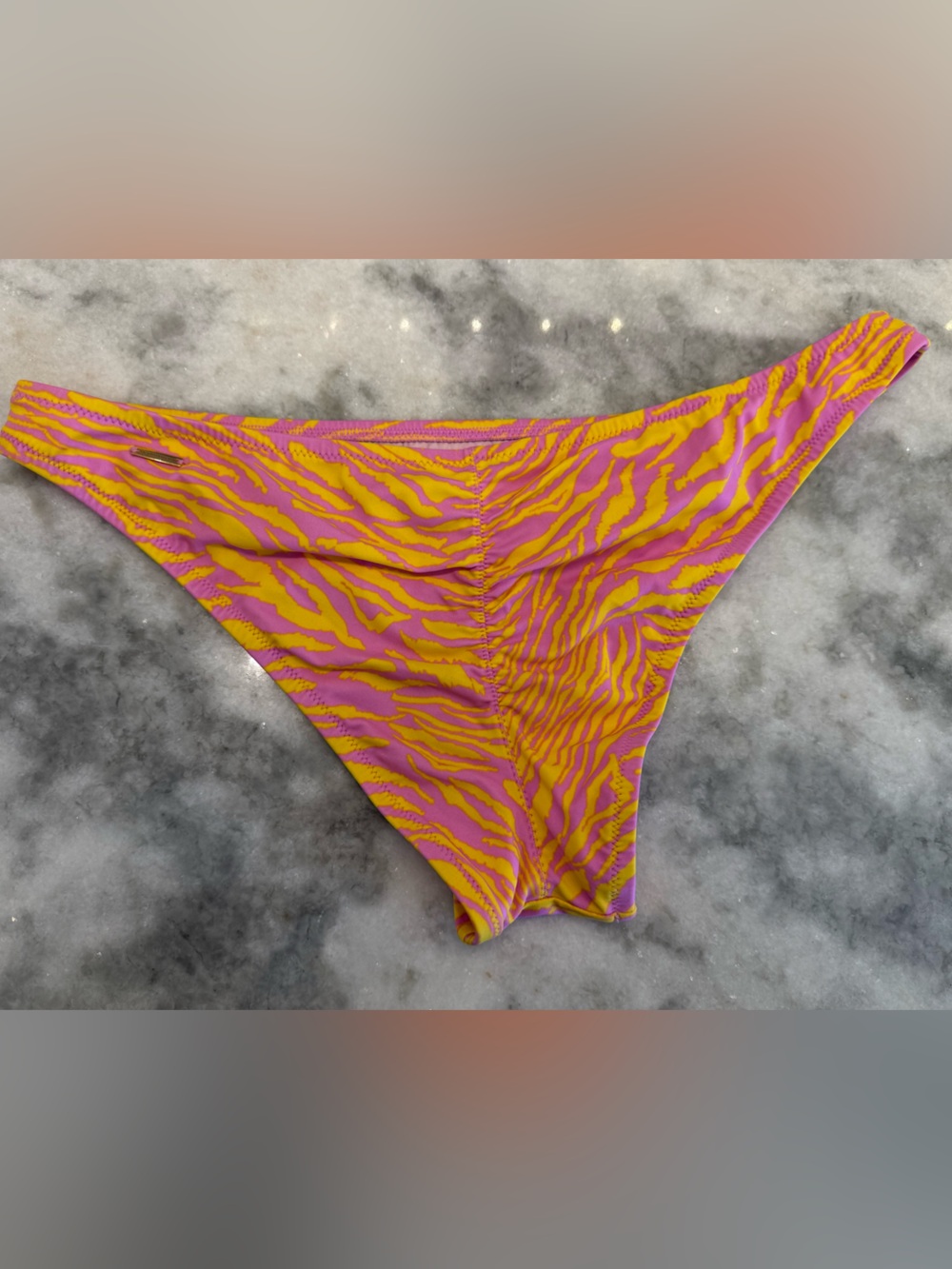 BNWOT Victoria’s Secret Pink Yellow Zebra Print Bikini Bottom L Animal Print - Picture 2 of 3